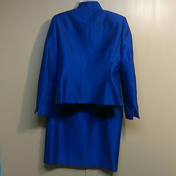 Le suit  ladies Blazer and skirt - Picture 4 of 8